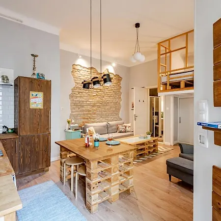 Design At The Ruin Pubs Будапешт