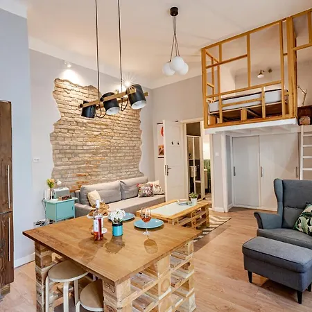 Design At The Ruin Pubs Будапешт