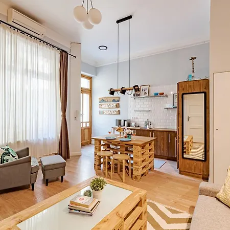 Design At The Ruin Pubs * Budapešť