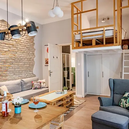 Design At The Ruin Pubs Apartmán